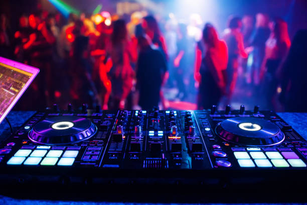 Le DJ ou la musique live : que choisir pour votre mariage ?